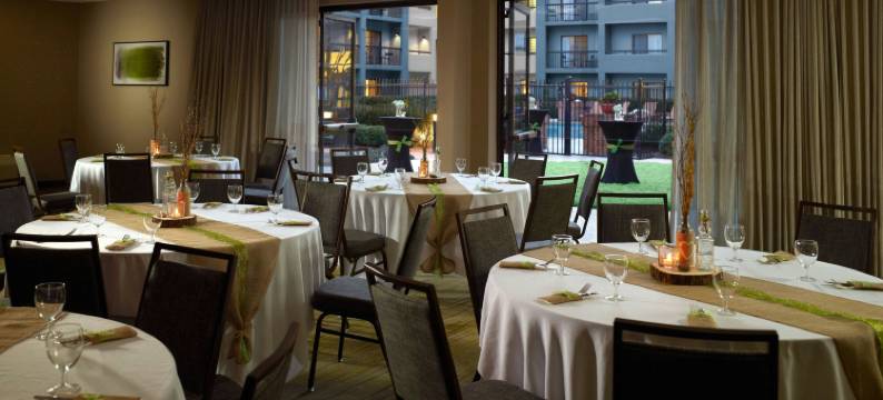 亚特兰大周界中心万怡酒店(Courtyard Atlanta Perimeter Center)图片