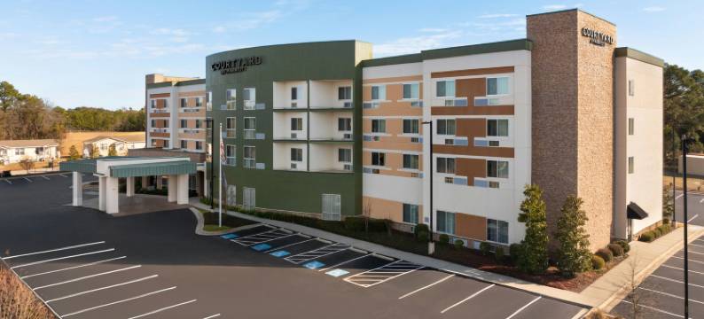 万豪春湖费耶特维尔自由堡万怡酒店(Courtyard Fayetteville Fort Liberty/Spring Lake)图片