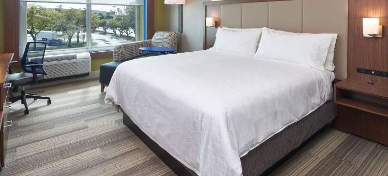 迈阿密多拉智选假日酒店(Holiday Inn Express & Suites DORAL - MIAMI by IHG)图片