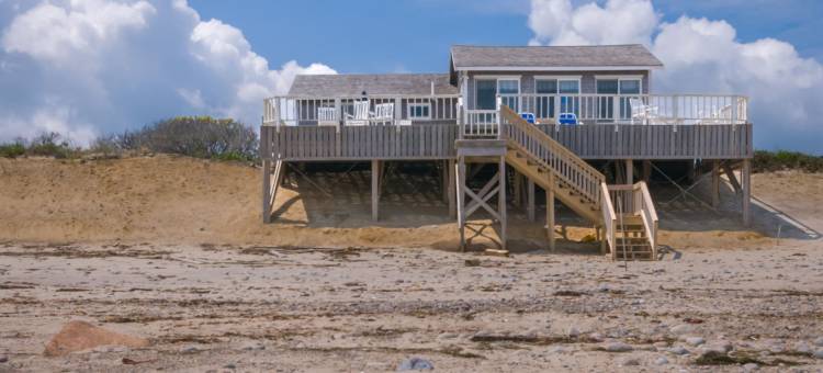 Ocean View and Spacious Deck - Charming Beach Cottage Retreat图片