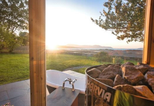 Ptarmigan Cottage Hotel Overview