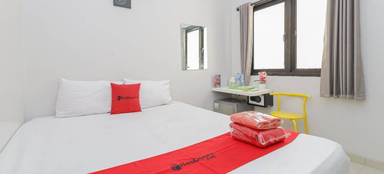 瑞德多兹普拉斯酒店 @ K23 朗库特马达雅(RedDoorz at K23 Rungkut Madya)图片