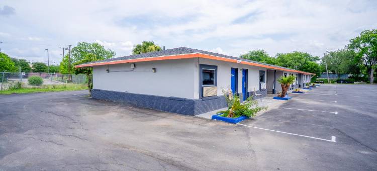 OYO 阿拉莫绿洲酒店及套房 圣安东尼奥(Alamo Oasis Inn And Suites By Oyo San Antonio)图片