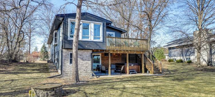 船坞、热水浴缸和甲板：尼库萨湖畔之家(Boat Dock, Hot Tub & Deck: Lakefront Nekoosa Home!)图片