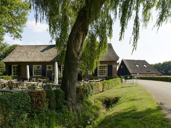 赫伯格德肯珀酒店