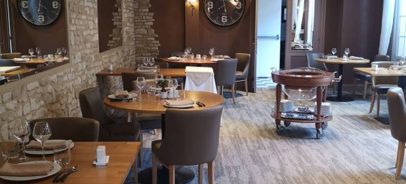 罗吉斯莱斯艾雷勒(Logis Hôtel les Airelles Neufchâtel En Bray)图片