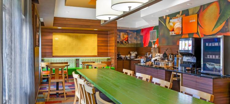 舒适套房酒店绿湾体育场区(Comfort Inn & Suites Green Bay Stadium Area)图片