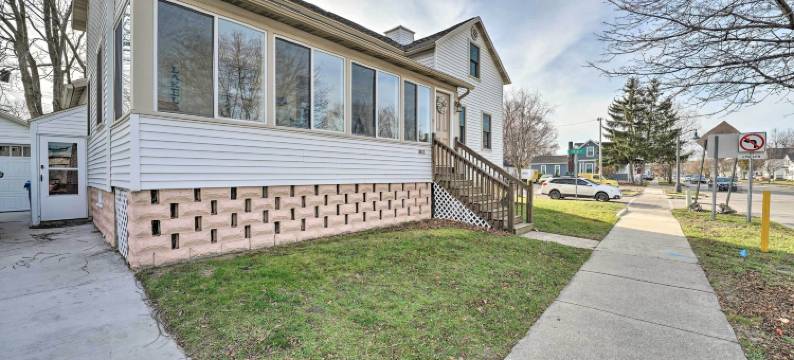 四季适宜的大港度假处，配有甲板！(All-Season Grand Haven Getaway with Deck!)图片