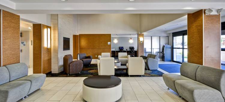 Holiday Inn Express 罗穆勒斯/底特律机场(Holiday Inn Express Romulus / Detroit Airport)图片