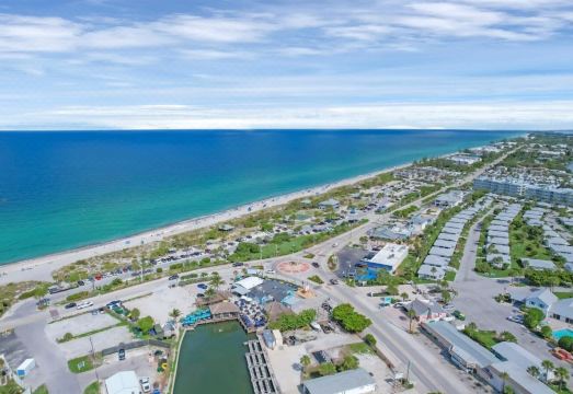 7483 Ebro Hotel Overview