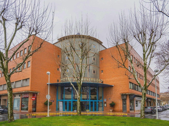 大学酒店