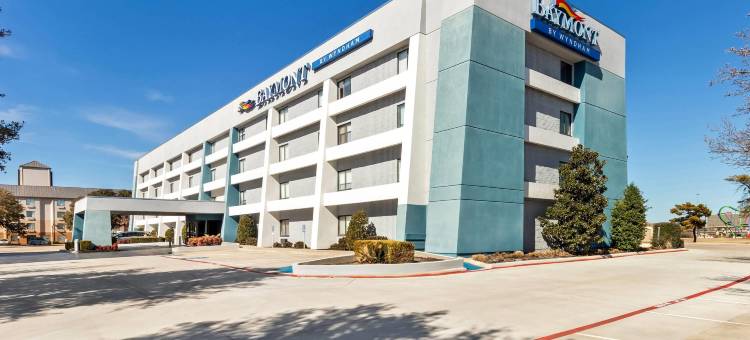 阿林顿六旗大道温德姆呗盟套房酒店(Baymont by Wyndham Arlington)图片