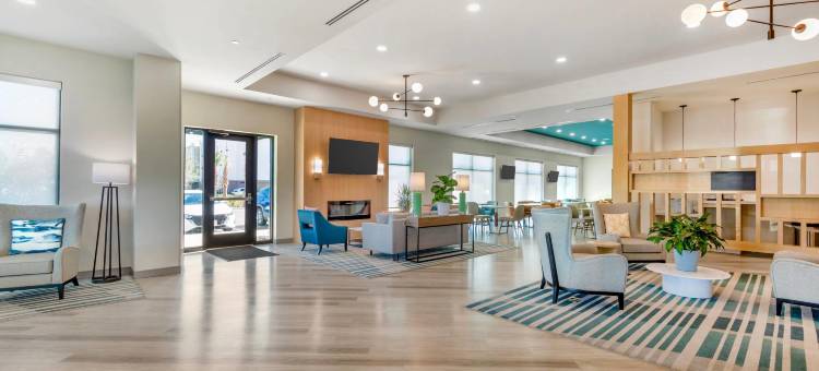 舒适套房酒店泰特斯维尔靠近肯尼迪航天中心(Comfort Suites Titusville Near Kennedy Space Center)图片