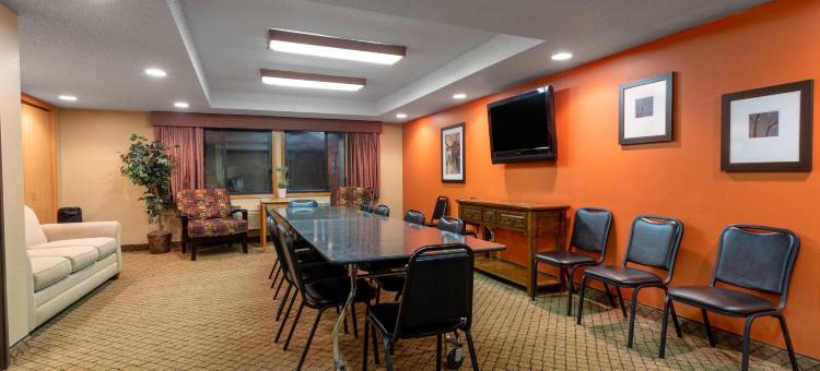 哈佛威斯康星AmericInn酒店(AmericInn by Wyndham Hartford WI)图片