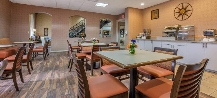 崔德尔菲亚威灵伊康套房旅馆(Econo Lodge Inn & Suites Triadelphia - Wheeling)图片