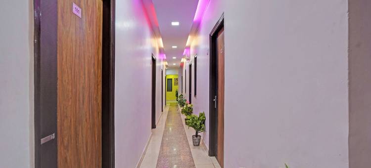 FabHotel Shri Rawat Kunj - 距离班克比哈里庙150米(Fabhotel Shri Rawat Kunj - 150m from Banke Bihari Temple)图片