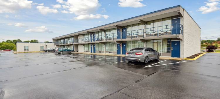 OYO格林维尔US-321公路附近的Relax inn(Relax Inn by OYO Greeneville Near Hwy US-321)图片