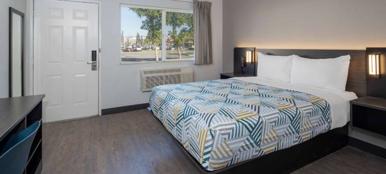 6号方塔纳汽车旅馆(Motel 6 Fontana, CA)图片