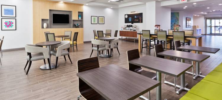 智选假日套房酒店凤凰城的哥伦布(Holiday Inn Express & Suites Phenix City - FT. Moore)图片