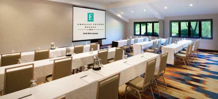 北西雅图林伍德希尔顿大使套房酒店(Embassy Suites by Hilton Seattle North Lynnwood)图片