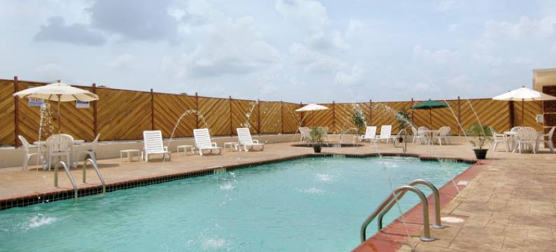 Holiday Inn 贝茨维尔(Holiday Inn BATESVILLE by IHG)图片