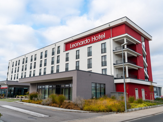 巴特克罗伊茨纳赫利昂纳多酒店