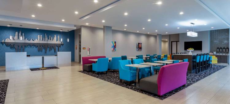 肖尔伍德拉昆塔温德姆套房酒店(La Quinta Inn & Suites by Wyndham Shorewood)图片