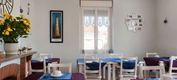 鲁瓦扬科琳娜原创访问酒店(The Originals Access, Hôtel Corinna, Royan)图片