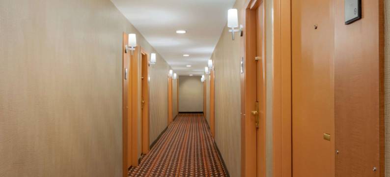 埃德蒙顿市区戴斯酒店(Days Inn by Wyndham Edmonton Downtown)图片