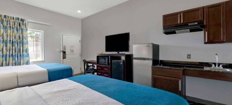 普莱森顿骑士旅馆贝尔蒙特客栈及套房酒店(Studio 6 Pleasanton, TX)图片