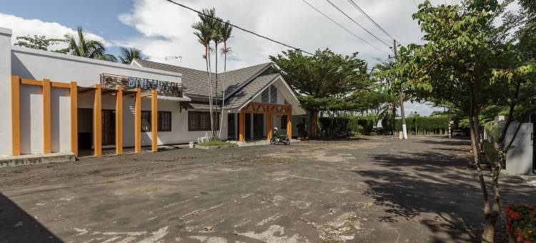 本库鲁潘泰班让附近瑞德多兹酒店(RedDoorz Near Pantai Panjang Bengkulu)图片