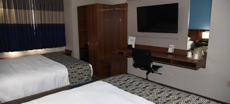 丰迪拉克县舒眠套房旅馆(Sleep Inn & Suites Fond du Lac)图片