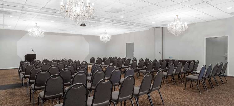 亨德森-埃文斯维尔温德姆华美达酒店(Ramada by Wyndham Henderson/Evansville)图片