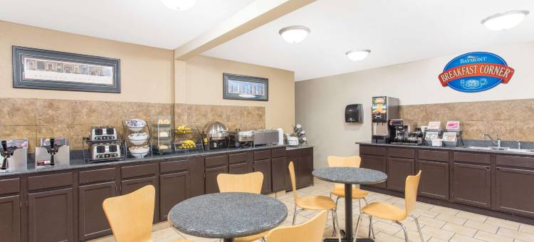 迪比克呗盟套房酒店(Baymont by Wyndham Dubuque)图片