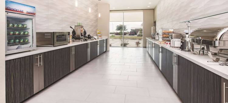 达拉斯普莱诺科隆尼拉昆塔温德姆套房酒店(La Quinta Inn & Suites by Wyndham Dallas Plano - the Colony)图片