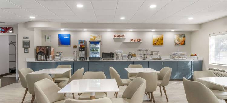 路易斯威尔博览中心华美达酒店(Comfort Inn & Suites Louisville Airport Fair & Expo)图片