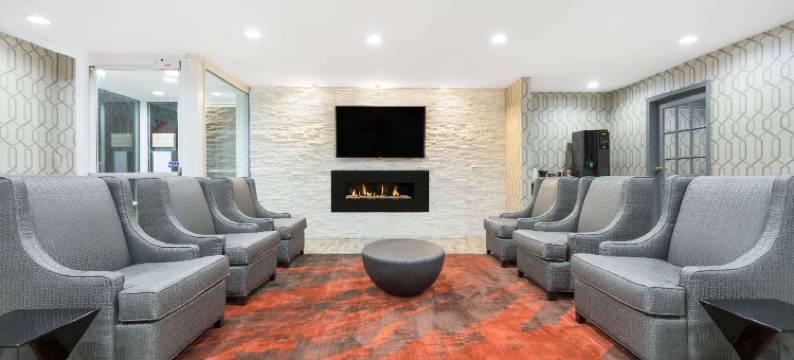 凯隆波因特酒店 - 格林斯伯勒休憩游乐区(Clarion Pointe - Greensboro Coliseum Area)图片