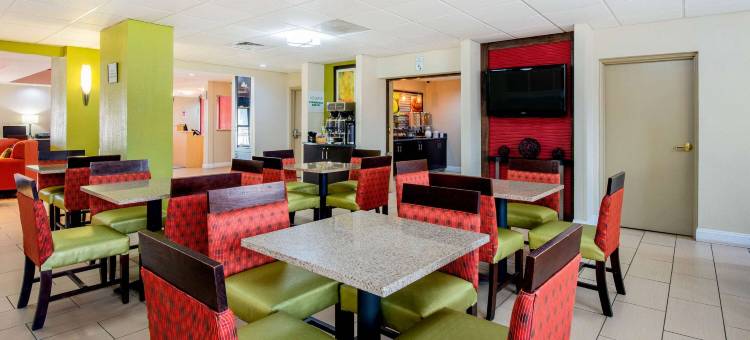 艾尔克维查尔斯顿东北拉昆塔温德姆套房酒店(La Quinta Inn & Suites by Wyndham Elkview - Charleston NE)图片
