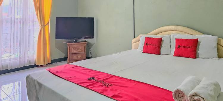 Capital O 93949 由普帕酒店管理的波普奇酒店(RedDoorz at Linggarjati Kuningan)图片