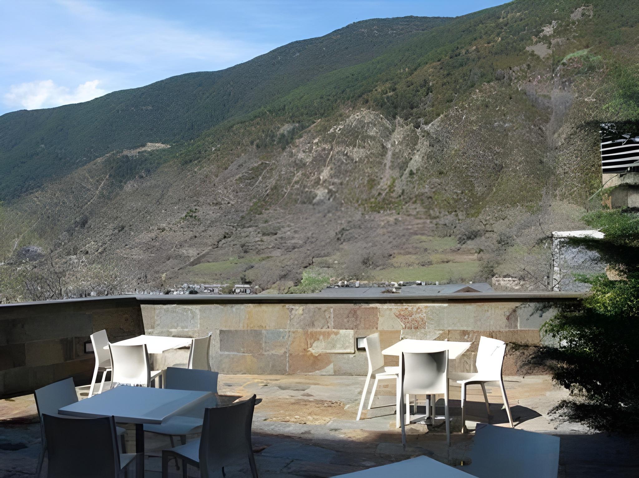 Apartaments Shusski Over view