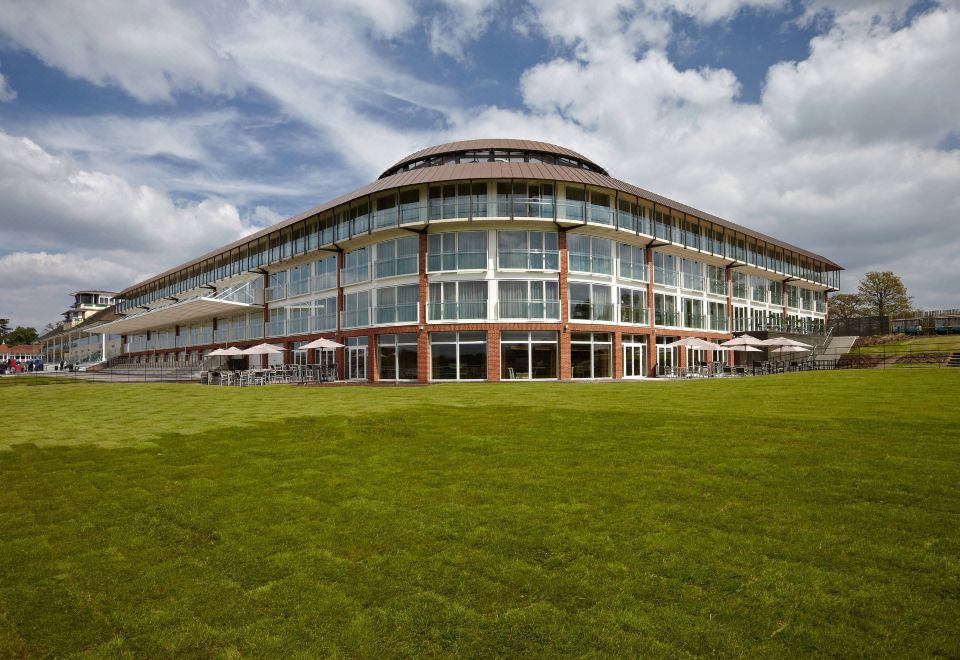 Lingfield Park Marriott Hotel & Country ClubOver view