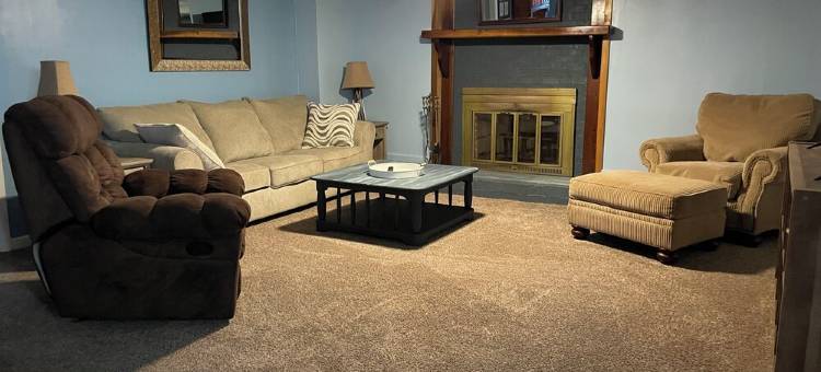 2 bdrm, sleeps 7 apartment. Pet friendly. Pool onsite. Outdoor grill. Hazard, KY图片