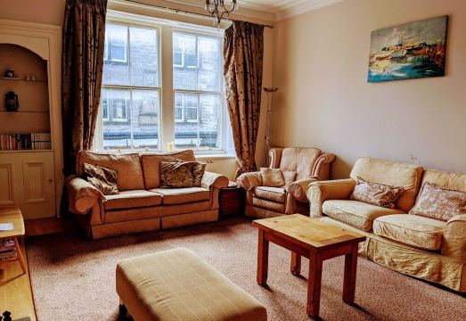 Spacious 4 Bed Maisonette on Scottish Borders High Street Hotel Overview
