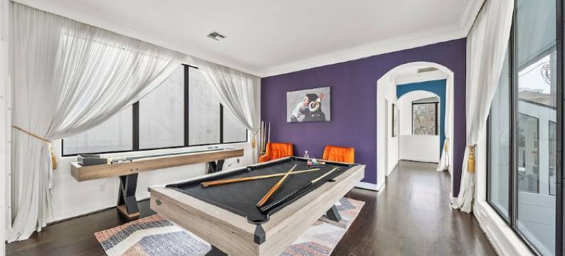 The Kirby Retreat–Luxe Stay w/ Heated Pool, King Size Beds, Garage & Games图片