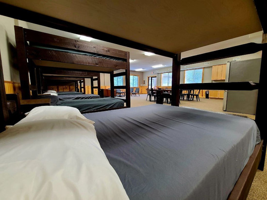 传统湖畔度假村