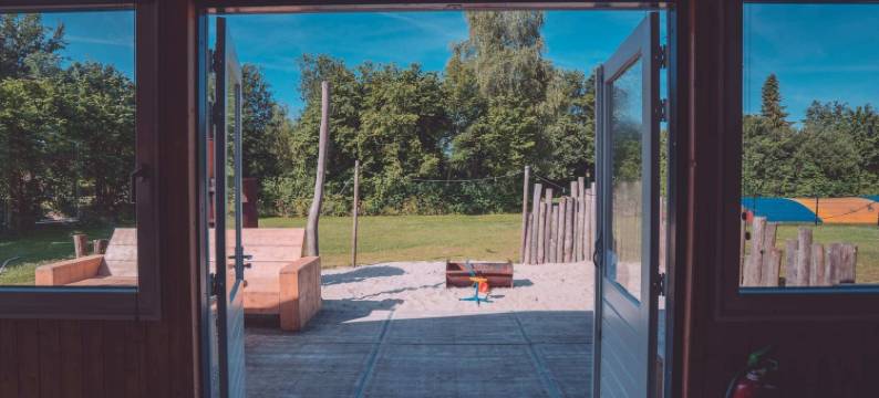 靠近游乐场的Eigen Wijze团体住宿(Group Stay in Eigen Wijze Near Playing Field)图片