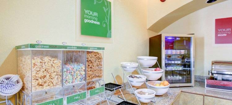 布伦纳姆舒适全套房酒店(Comfort Suites)图片