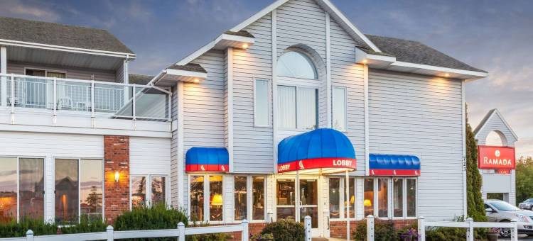 麦基诺市水滨华美达酒店(Ramada by Wyndham Mackinaw City Waterfront)图片