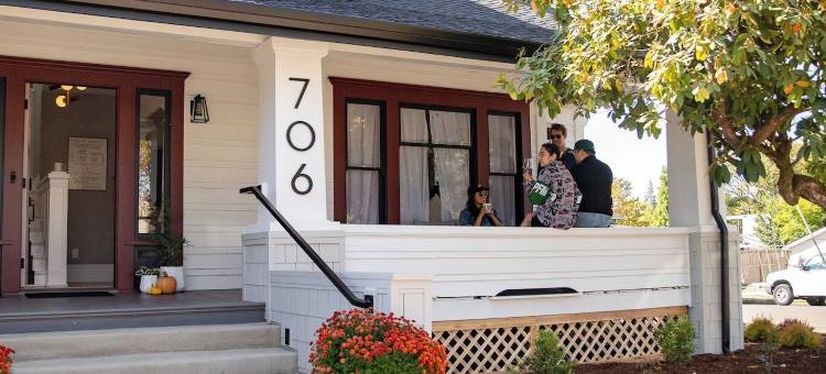 指南针麦克明维尔(the compass mcminnville)图片