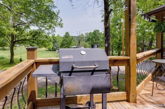船只下水坡道+带纱窗的门廊:华沙小屋度假屋(Boat Launch and Screened Porch Warsaw Cabin Retreat)